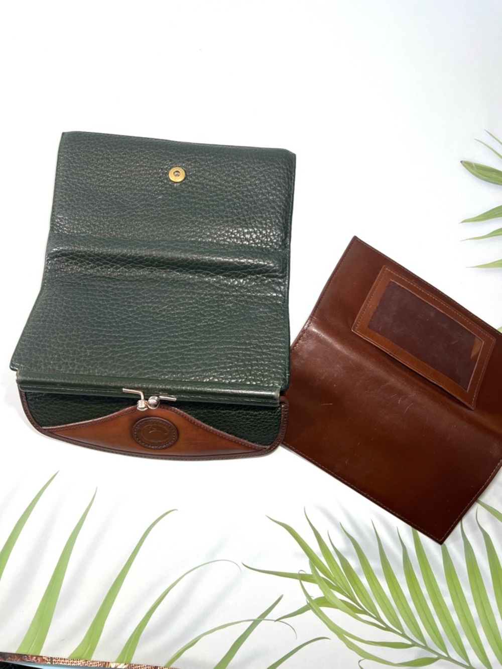 🦆DOONEY & BOURKE WALLET
GREEN TAN LEATHER WITH KISSLOCK POUCH COIN - Picture 4 of 10